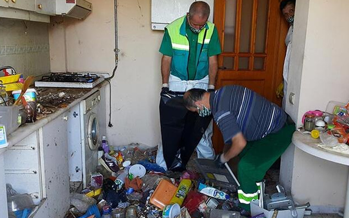 Bursa'da yaşlı adamın evinden 10 ton çöp çıktı! Çöplerin arasında bakın ne bulundu