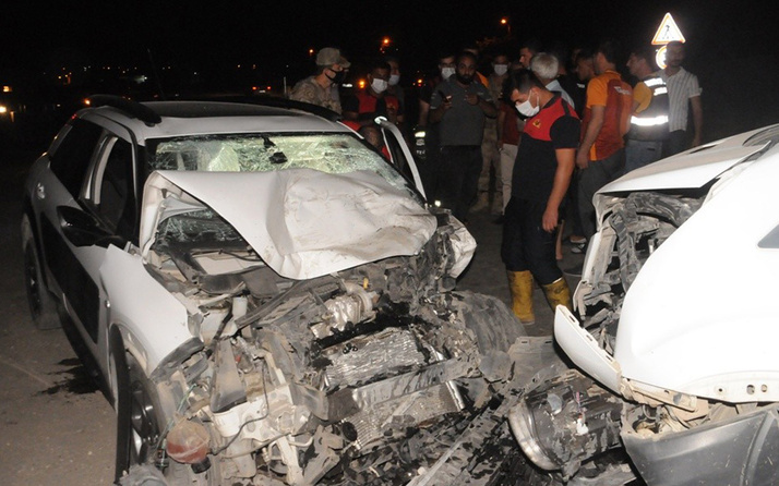 Şırnak'ta feci kaza: 2 araç kafa kafaya çarpıştı