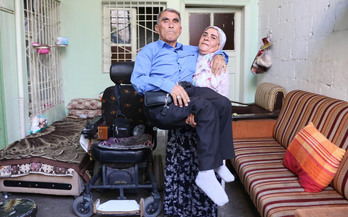 Gaziantep'te 10 yıldır eşini sırtında taşıyor vefa göstergesi çiftin 2 arzusu var