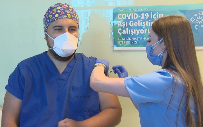 Çin’den getirilen Covid-19 aşısı İstanbul’da ilk gönüllüye yapıldı