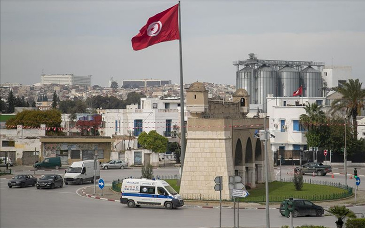 Tunus'ta vakalar patladı! Başbakan sokağa çıkma yasağı yetkisi verdi