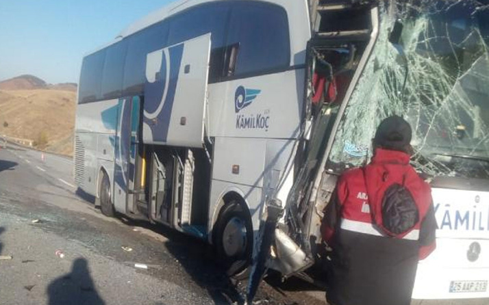 Sivas'ta feci kaza! Yolcu otobüsü TIR'a arkadan çarptı 6 yaralı var