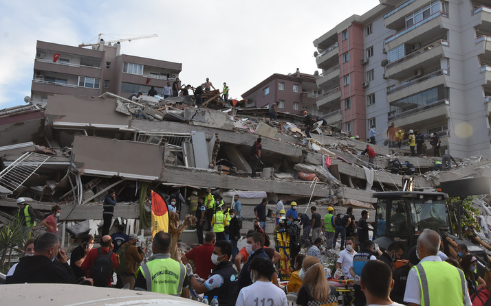 İzmir depreminde enkaz altında kaç kişi var? Pakdemirli Bayraklı için sayı verdi