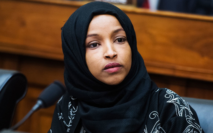 İlhan Omar ABD'de yeniden seçildi ilk kadın Müslüman vekillerden biriydi
