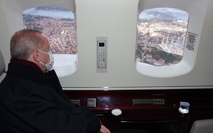 Cumhurbaşkanı Erdoğan Çamlıca'da TV kulelerinin kaldırılmasını helikopterle inceledi