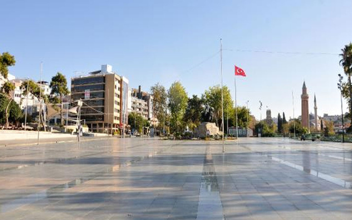 Antalya'da son durum! Yasaklar yanlış anlaşılınca sokaklar boş kaldı