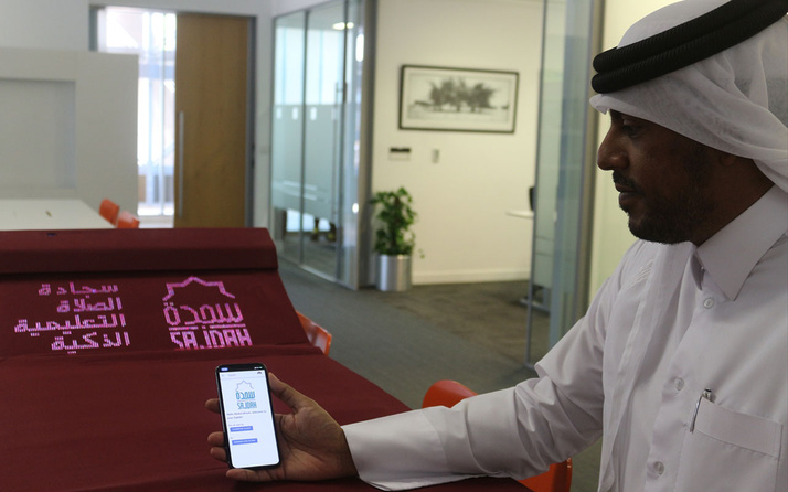 Katarlı bilgisayar mühendisi namaz kılmayı öğreten 'akıllı seccade' tasarladı