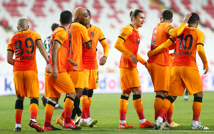 Galatasaray'da sezon sonu 11 futbolcunun sözleşmesi sona eriyor