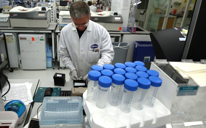 BioNTech-Pfizer aşısı bulaşı engelliyor mu? Pfizer yetkilisi: Henüz belirlenemedi