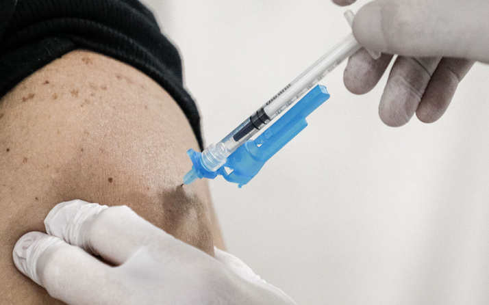 Koronavirüsle mücadele kapsamında uygulanan aşı miktarı 26 milyon 718 bin 508 oldu