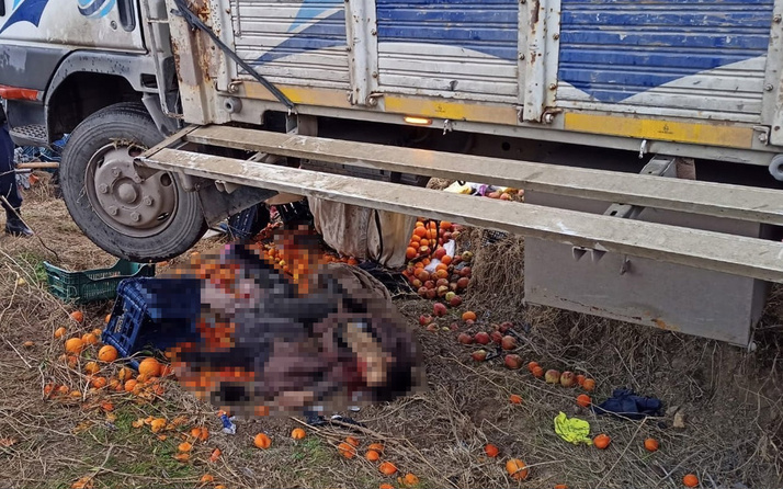 Eskişehir'de kamyon virajı alamayınca yoldan çıktı: Ölüler ve yaralılar var