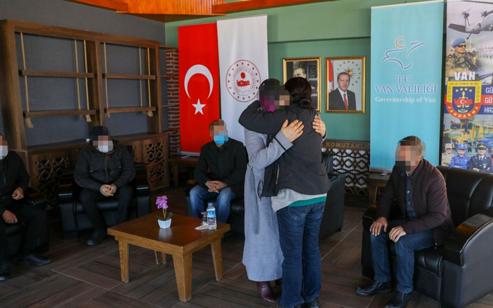 Teslim olan terör örgütü PKK mensubu kadın ailesiyle buluştu
