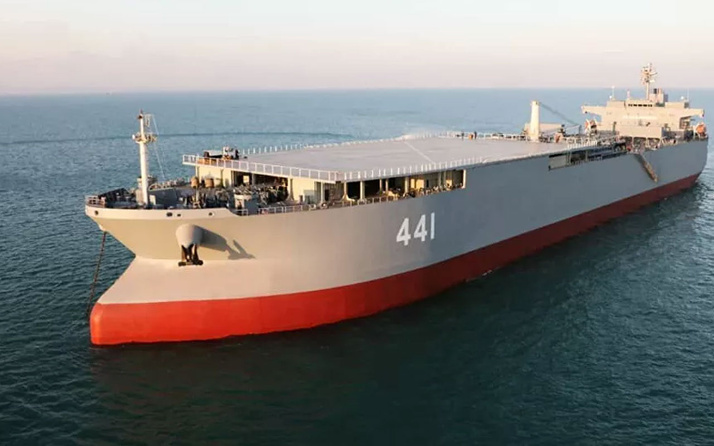 İran, tarihinin en büyük savaş gemisi Makran’ı tanıttı