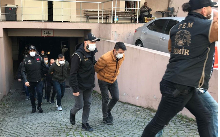 İzmir merkezli FETÖ operasyonu! 25 şüpheli tutuklandı