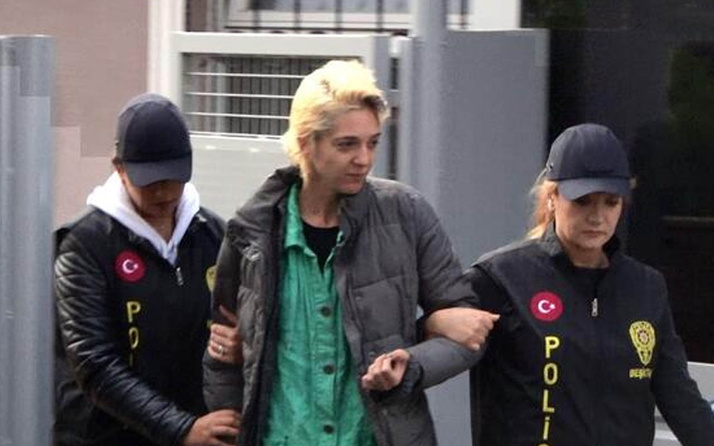 Beşiktaş'ta başörtülü öğretmene saldıran Berrak Karaoğlu hakkında beraat kararı verildi