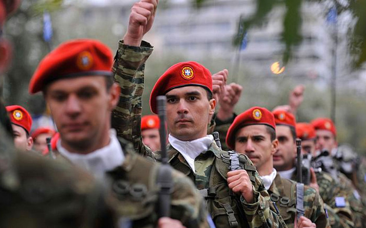 Türkiye ile gerginlik yaşayan Yunanistan askerlik süresini 12 aya çıkardı