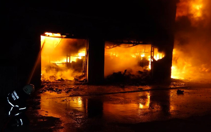 Samsun'da sanayi sitesinde iş yerleri alev alev yandı