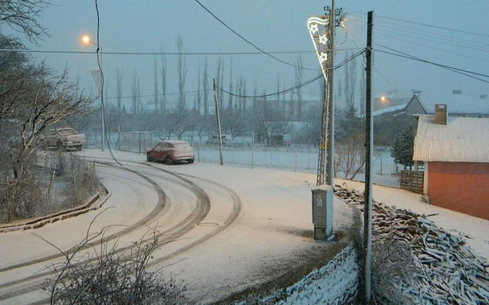 Posof'ta iklim değişti gündüz güneş gece kar ve tipi var