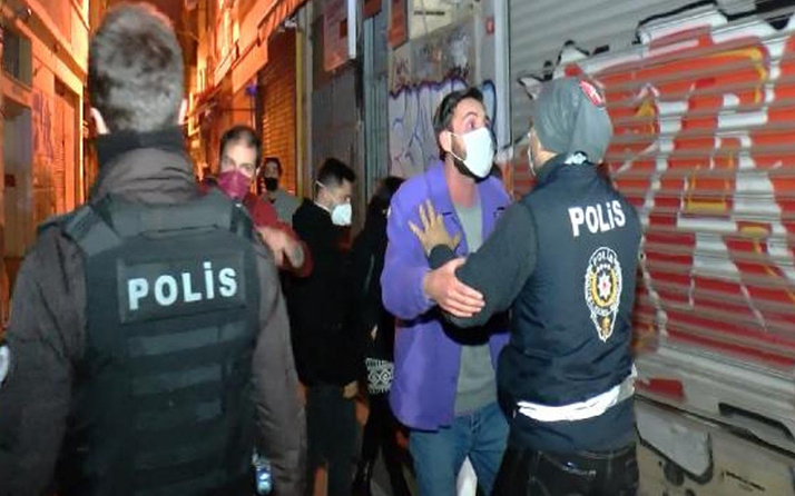 Beyoğlu'nda eğlence mekanına Covid-19 baskınında arbede: Müşteriler bekçilere saldırdı