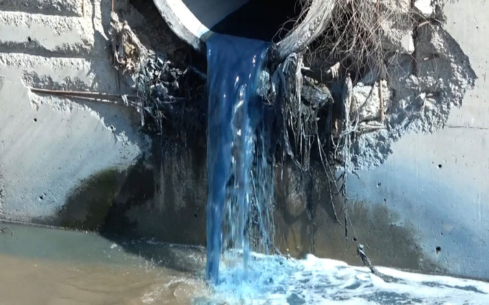 Haramidere'de rengarenk kirlilik... İSKİ : Renkli atık su deşarjına rastlanmıştır