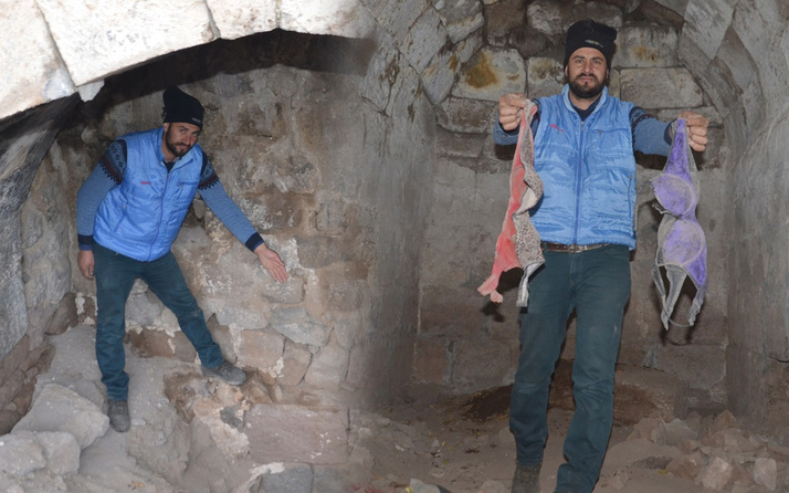 Kayseri'de mezar odalarında rezalet görüntüler! Sütyen ve kadın ayakkabıları bulundu