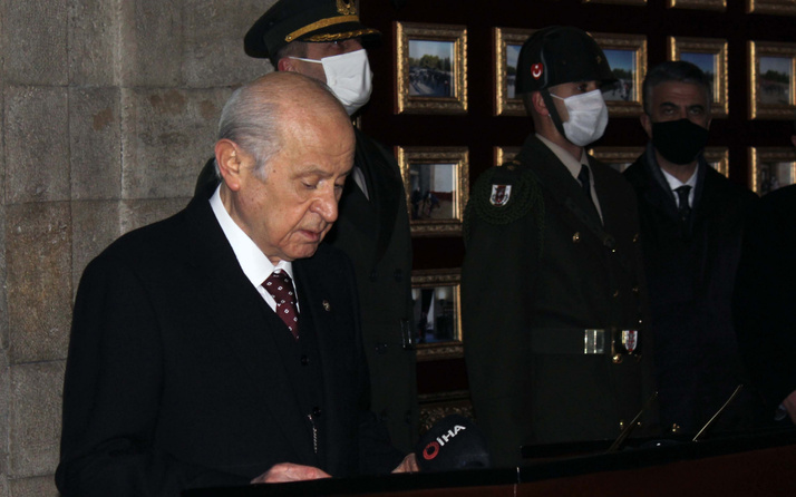 MHP lideri Devlet Bahçeli, yeni MYK ve MDK üyeleriyle Anıtkabir'i ziyaret etti