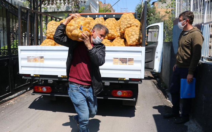 Adana’da ihtiyaç sahiplerine patatesler dağıtılmaya başlandı