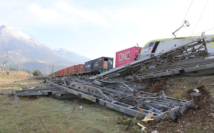 Son dakika! Adana'da tren kazası! iki tren çarpıştı 8 vagon raydan çıktı