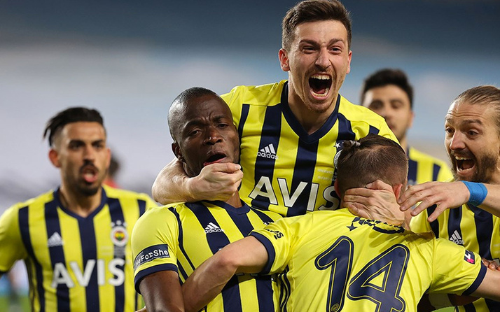 Fenerbahçe'de kalıcı tek isim belli oldu! 3 forvet yolda
