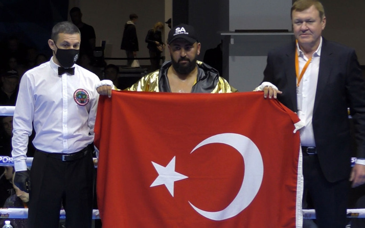 Türk boksör Serdar Avcı, nakavt ile dünya şampiyonu