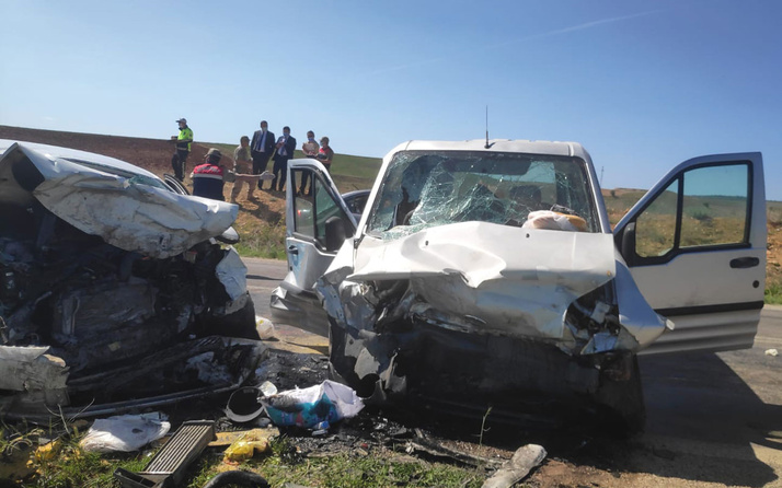 Tokat'ta hafif ticari araç ile otomobil çarpıştı: 5 ölü, 6 yaralı
