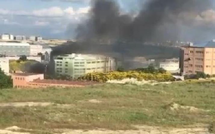 İstanbul Arnavutköy'de yangın! Kumaş fabrikası alevlere teslim oldu