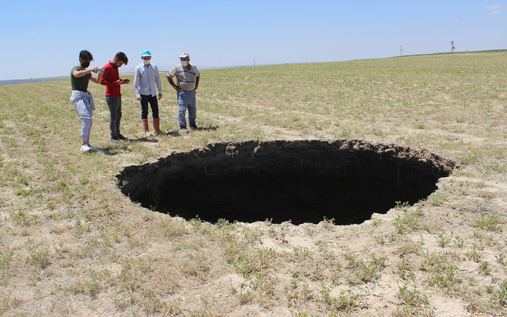Konya Karapınar'da 3 metre çapında 65 metre derinliğinde obruk oluştu