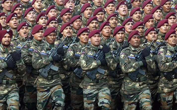 Hindistan, Çin sınırına en az 50 bin asker gönderdi