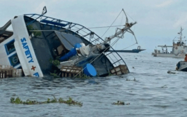 Asya ülkesinde iki gemi çarpıştı