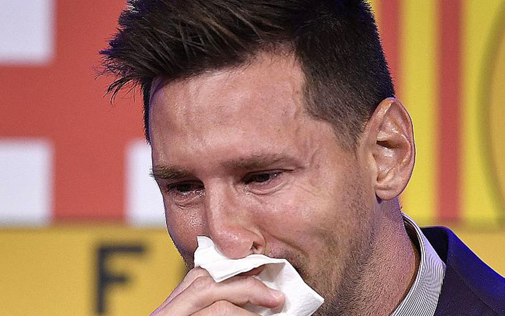 Lionel Messi Barcelona'ya gözyaşlarıyla veda etti PSG'ye imza atmak 'bir olasılık