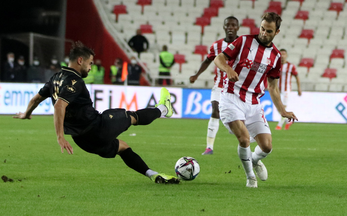 Konyaspor konuk olduğu Sivasspor'u tek golle devirdi