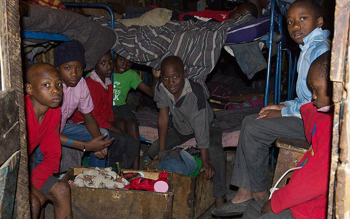 Kenya'da durum korkunç! Kuraklıktan etkilenen köyde çocuklar "yaprak yiyerek" hayatta kalmaya çalışıyor