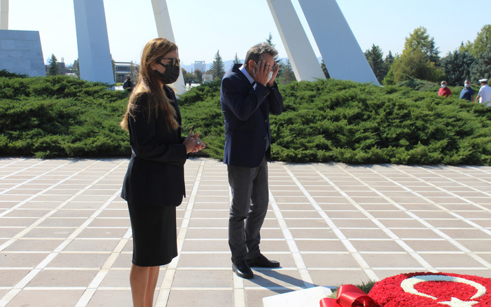27 Mayıs darbesinin lideri Cemal Gürsel mezarına anmaya sadece 2 kişi geldi