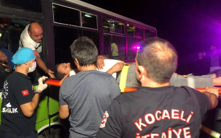 Kocaeli'de kaza yapan şoför 'benim çalışmam lazım' diyerek ambulanstan inmek istedi