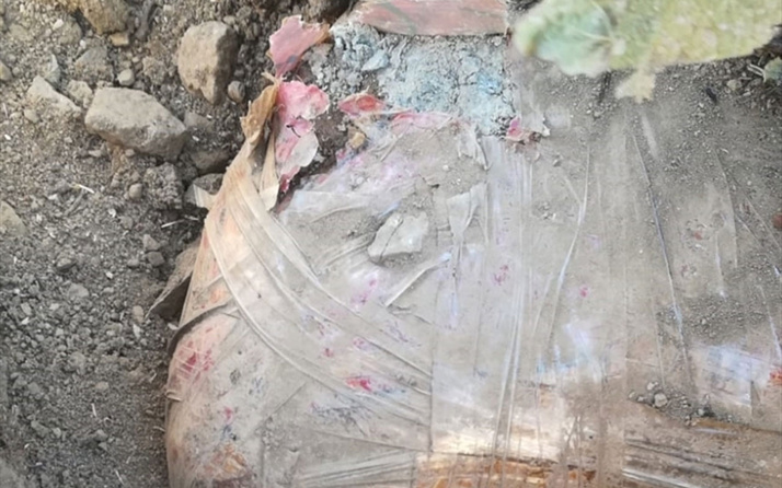 Hakkari'de PKK'lı teröristlerce kaya dibine tuzaklanan patlayıcı düzeneği bulundu