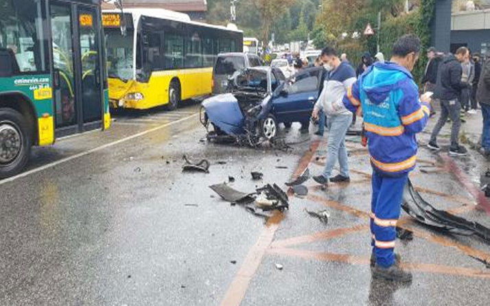 Üsküdar'da İETT otobüsüyle otomobil kafa kafaya çarpıştı