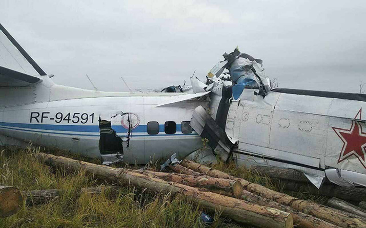 Tataristan'da paraşütçüleri taşıyan uçak düştü: 16 kişi öldü!