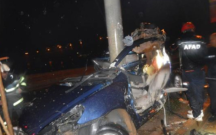 Adıyaman'da korkunç kaza! Otomobil beton elektrik direğine çarptı: 2 ölü