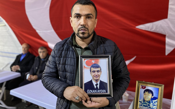 Diyarbakır'da evlat nöbetindeki baba HDP'ye seslendi: Neden bizden kaçıyorlar