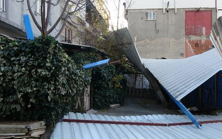 Bursa'da fırtına etkili oldu! İlkokulun çatısı uçtu