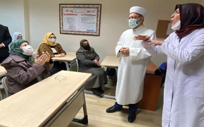 Diyanet İşleri Başkanı Ali Erbaş'tan işitme ve görme engelli kursiyerlere ziyaret