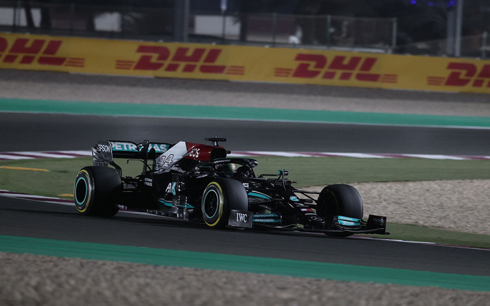 Suudi Arabistan Grand-Prix'sinde her tur olaylı geçti puanlar eşitlendi