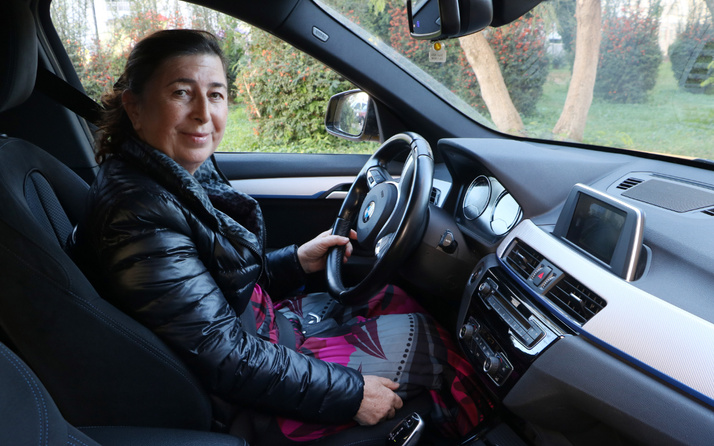Antalya'da kadın taksiciye satırla dehşeti yaşattı: Çay bardağını kafama doğru fırlattı