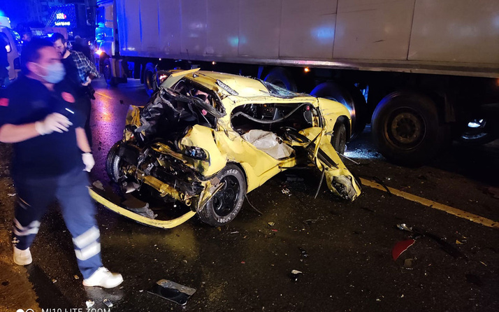 Pendik’te katliam gibi kaza! Otomobilden fırlayan trans birey iki araç arasında can verdi